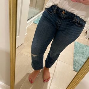 American Eagle Distressed Boyfriend/Mom Capris